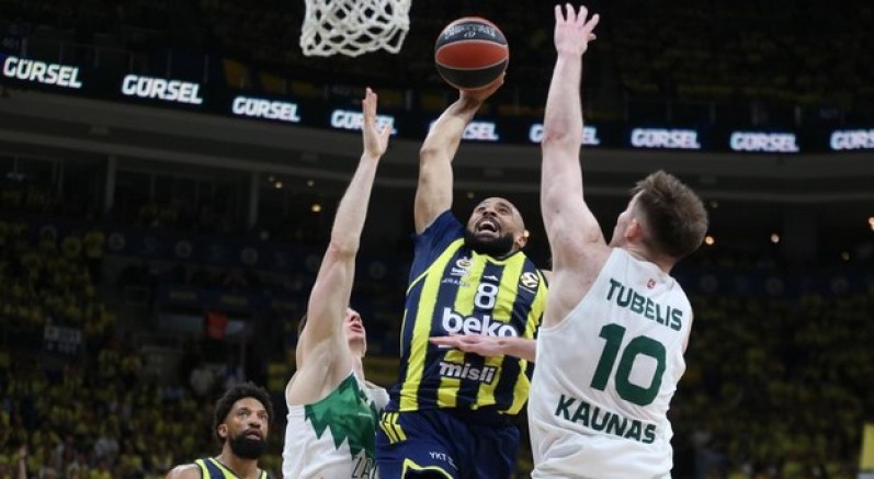 Fenerbahçe, play-off serisinde 1-0 öne geçti