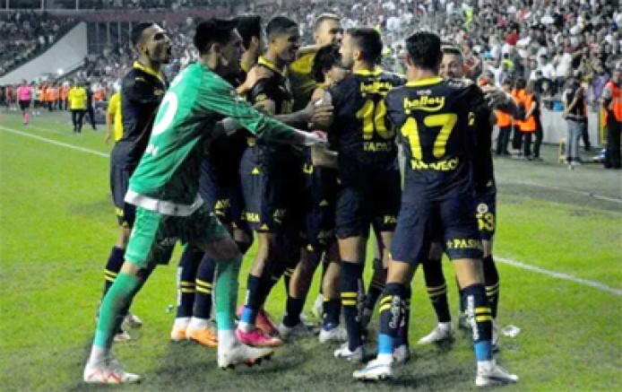 Fenerbahçe Samsun'dan lider döndü