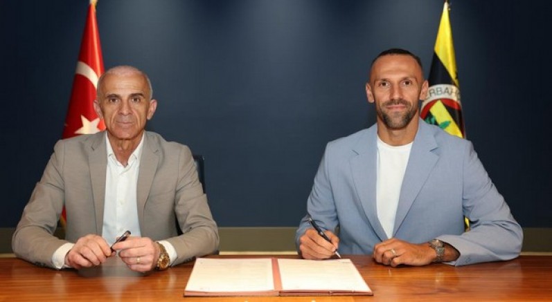 Fenerbahçe, Vedat Muriqi ile 3 yıllık sözleşme imzaladı