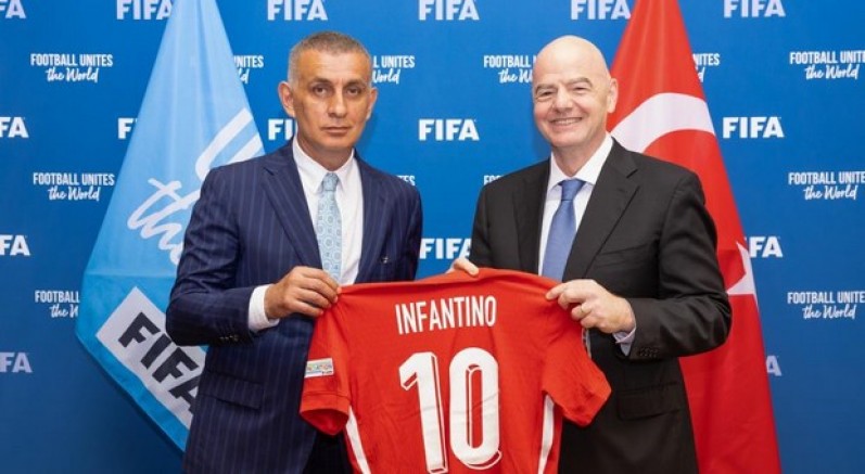 FIFA Başkanı Infantino'dan Türkiye'ye tebrik