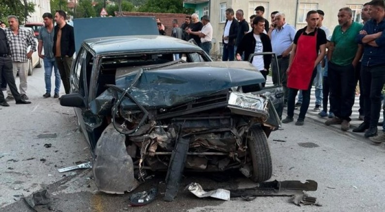 Freni patlayan otomobil iki araca çarptı: 6 yaralı