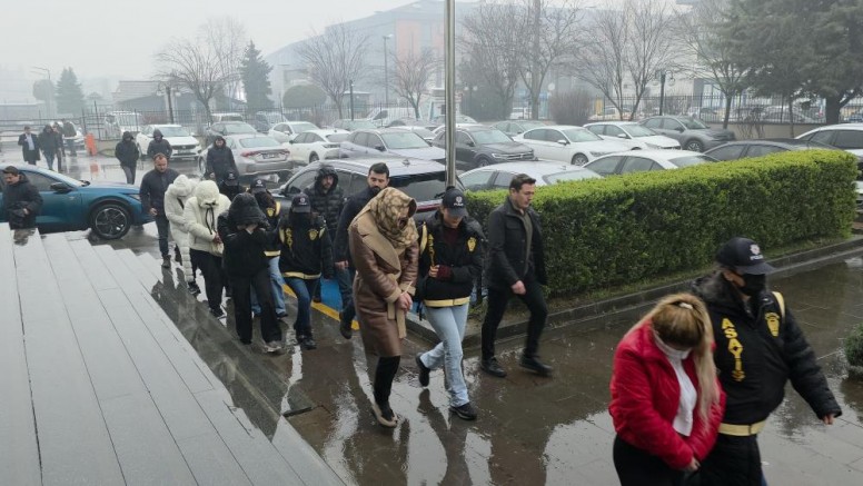 Fuhuşa aracılık iddiasıyla 9 kadın adliyeye sevk edildi