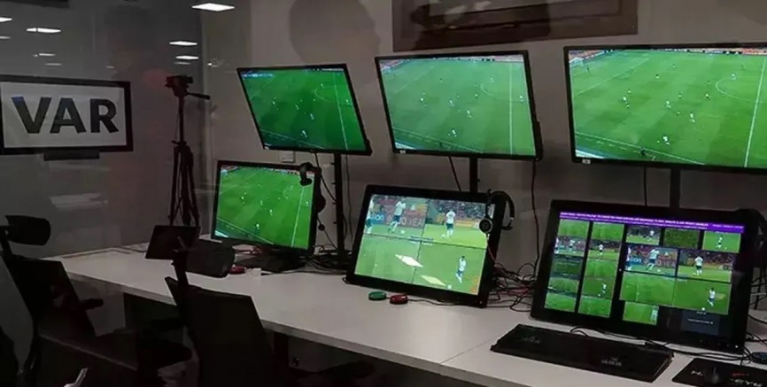 Futbol dünyası şokta; VAR hakemi maç sırasında bahis yaptı