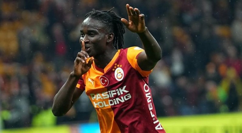Galatasaray'da maç sonu üçlüsü Renato Nhaga'dan