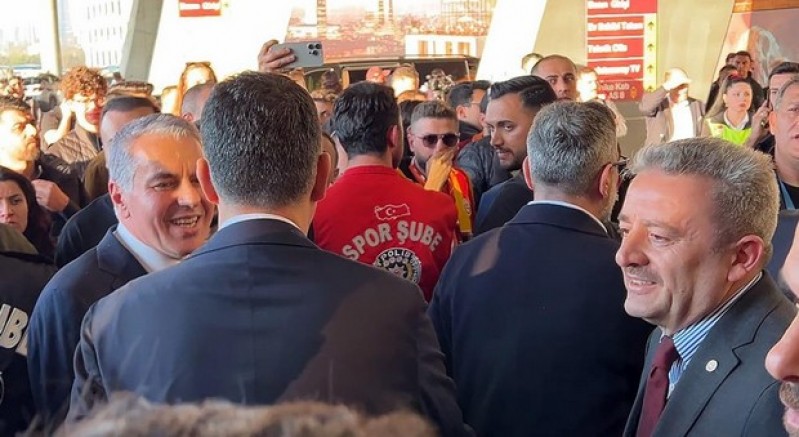 Galatasaraylı yöneticiler, Fenerbahçeli yöneticileri karşıladı
