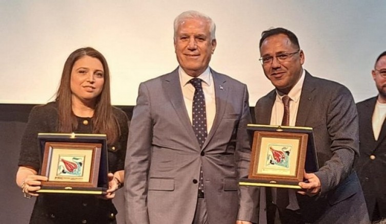 Gazeteciler ödüllerini Başkan Bozbey’in elinden aldı