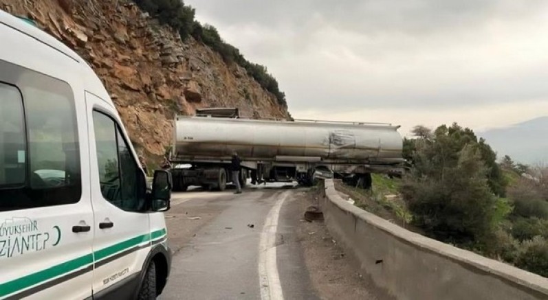Gaziantep’te iki tır kafa kafaya çarpıştı: 1 ölü