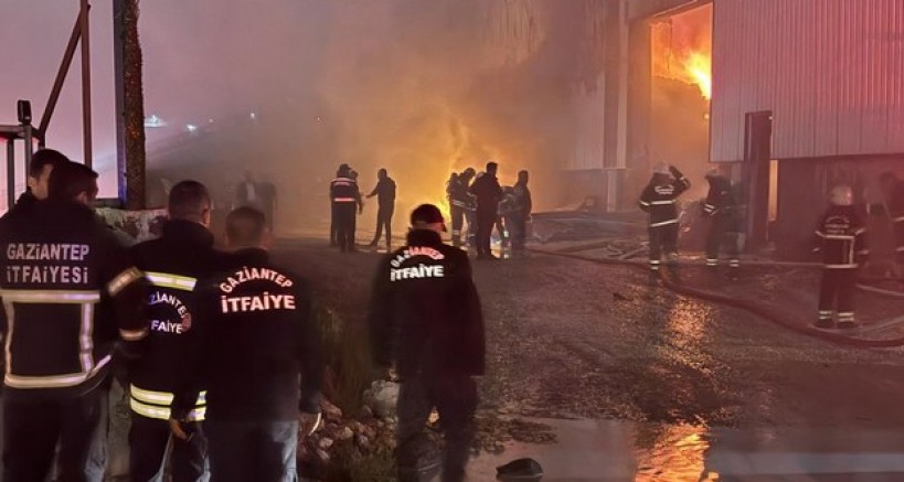 Gaziantep'te mobilya fabrikasında yangın
