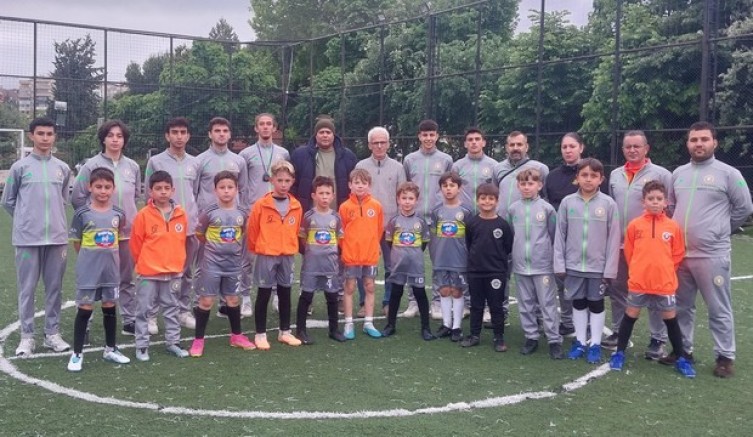 Geleceğin futbolcuları yetişiyor