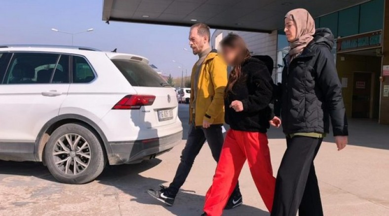 Genç kızların bıçaklı kavgası: 1 tutuklama