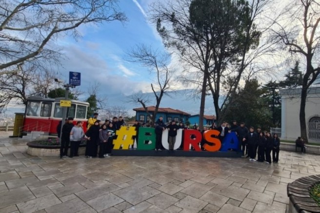 Gençler Bursa'nın en güzel tarihi mekanlarını ücretsiz geziyor