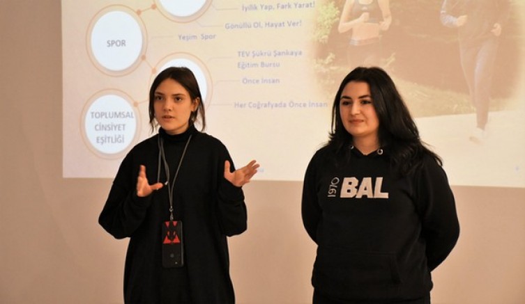 Gençleri sosyal sorumlulukla buluşturuyor