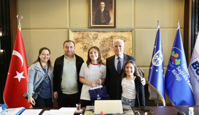 Gençlerimizin de yüzlerini gülümseteceğiz