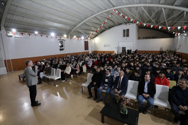 Gençlerin fikirlerine değer veren başkan!