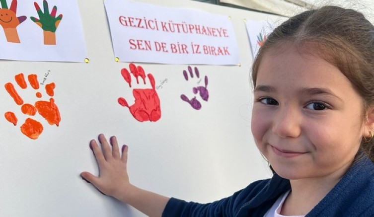 Gezici Kütüphaneye iz bıraktılar