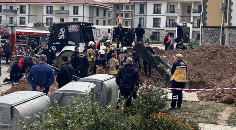 Göçük altında kalan işçi için ekipler seferber oldu