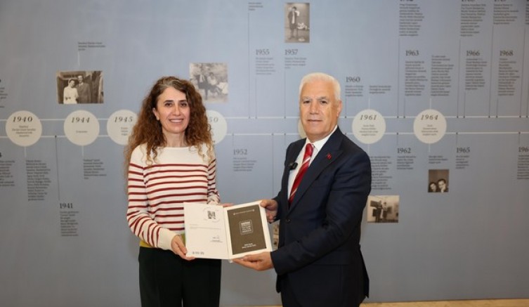 'Gözlerimin Önündesin' sanatseverleri ağırlıyor