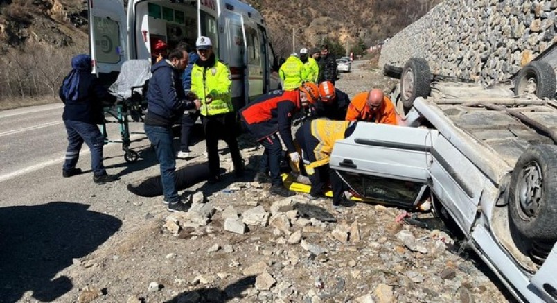 Gümüşhane'de otomobil ters döndü: 2 yaralı