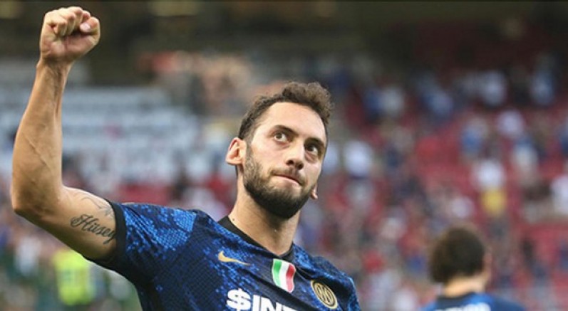 Hakan Çalhanoğlu, Inter'i finale taşıdı