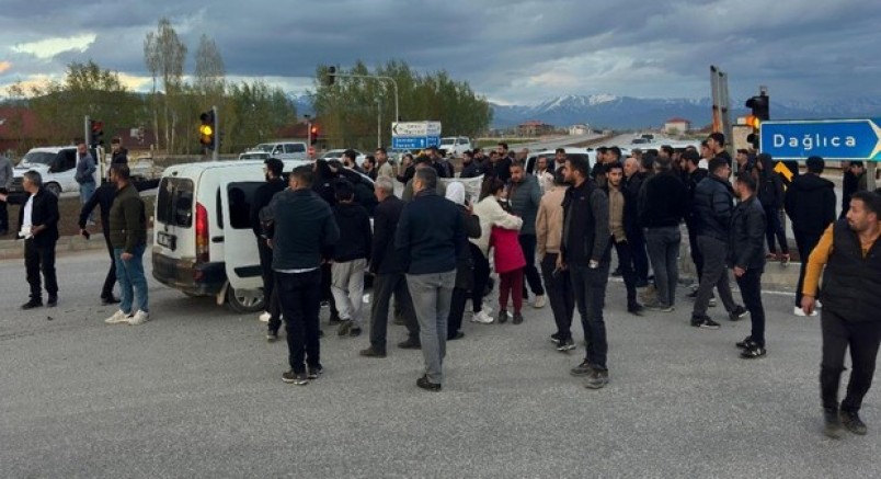Hakkari'de zincirleme trafik kazası: 11 yaralı