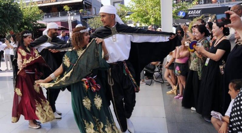 Halk dansları rüzgârı Bursa'nın dört bir yanını sardı