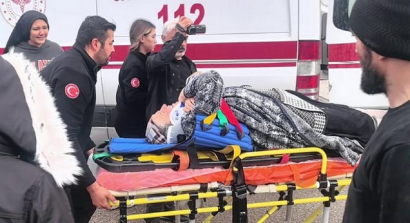 Halk otobüsü ile otomobil çarpıştı: 4 yaralı