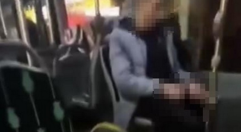 Halk otobüsündeki uygunsuz davranış