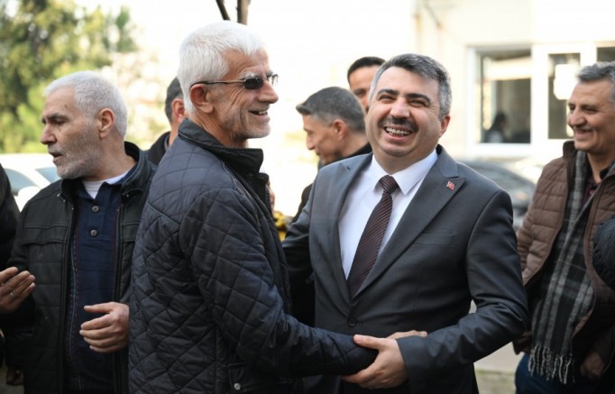 Halktan kopmayan başkan; Yıldırım'da yüzler gülüyor