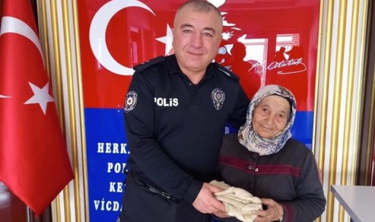 Hanım nineden polislere çorap