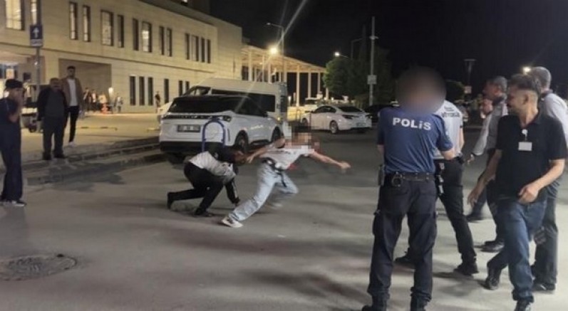 Hastanede bıçaklı saldırı: 3 yaralı