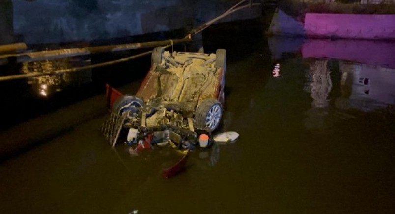 Hatay'da otomobil su kanalına uçtu: 2 yaralı