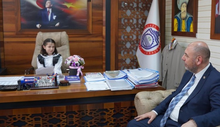 Hayaller büyük