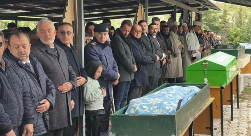Hayatını kaybeden tarım işçileri toprağa verildi