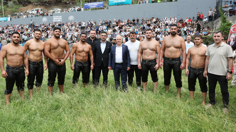 'Hayde bre koç yiğitler'