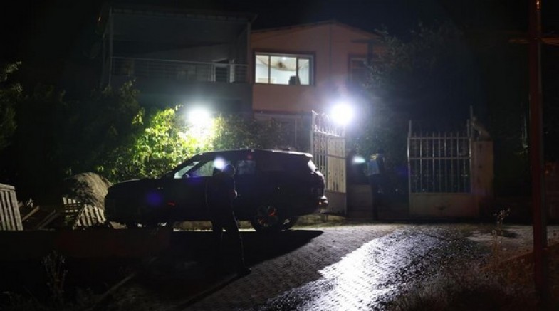 Husumetlilerinin olduğu eve kurşun yağdırdılar: 4 yaralı