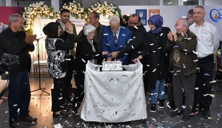 Huzurevi sakinlerine şenlik var