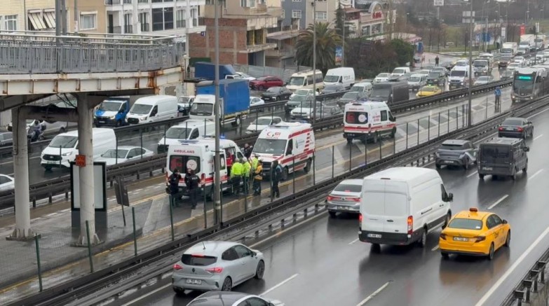 İki metrobüs çarpıştı: 4 yaralı