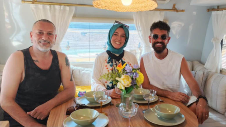 İki ünlü isim Bursa'da karavanda buluştu