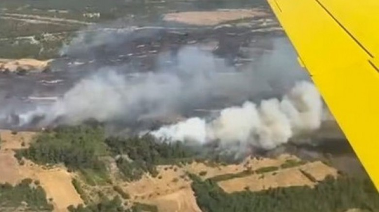 İki yangın kontrol altına alındı, Altıeylül'de mücadele sürüyor