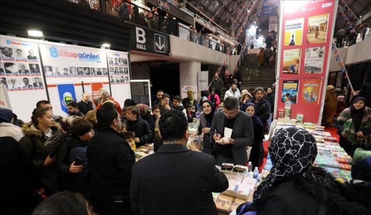 İlk günden ziyaretçi akını