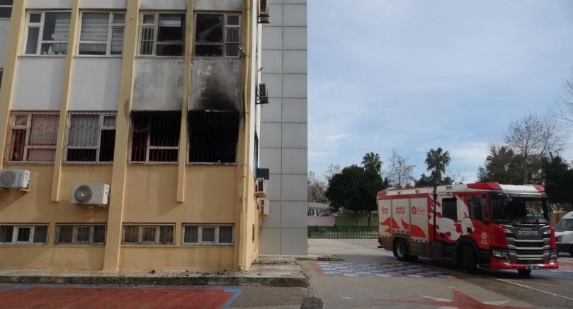 İlkokulda yangın: Öğrenciler tahliye edildi