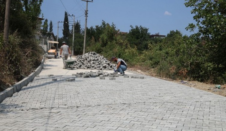İlmek ilmek parke işledi