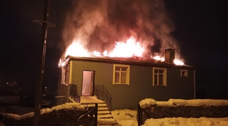 İmam evi alev alev yandı