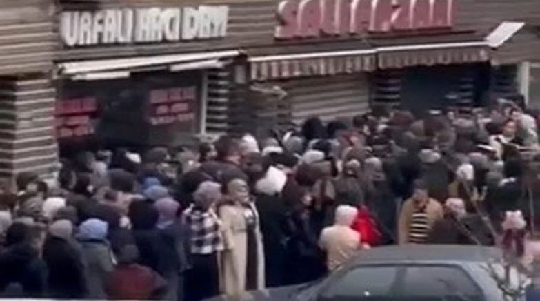 İndirimi duyan erkekler de koştu