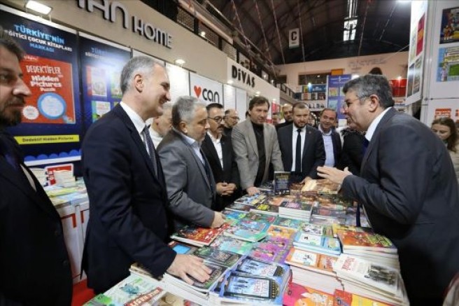 İnegöl Belediyesi 8. Kitap Fuarı kapılarını açtı