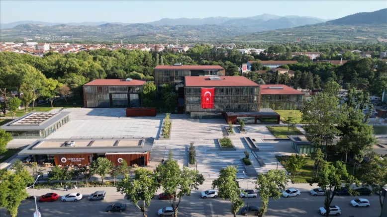 İnegöl Belediyesi yeni hizmet binasıyla Türkiye’de bir ilke imza attı