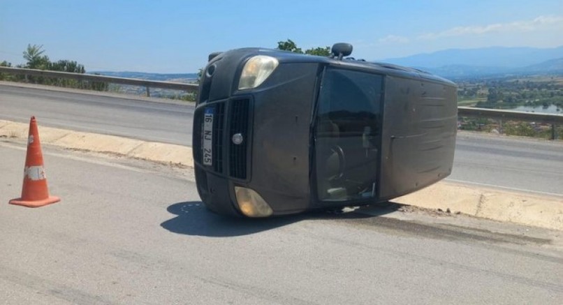 İnegöl'de araç takla attı: 1 yaralı