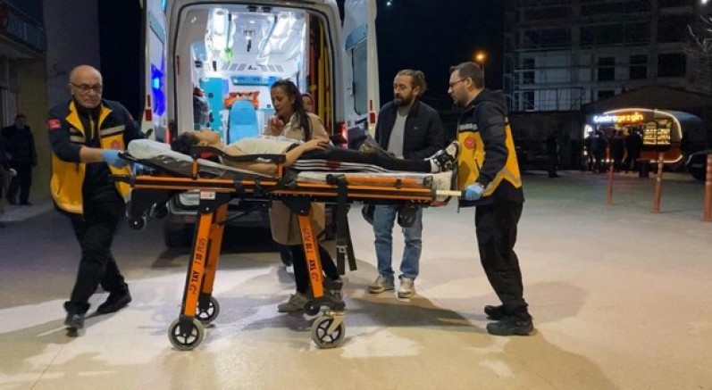 İnegöl'de aşk üçgeni bıçaklı kavgaya dönüştü: 2 yaralı
