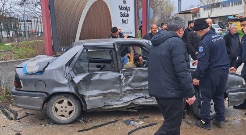 İnegöl'de kazada 4’ü çocuk 9 kişi yaralandı