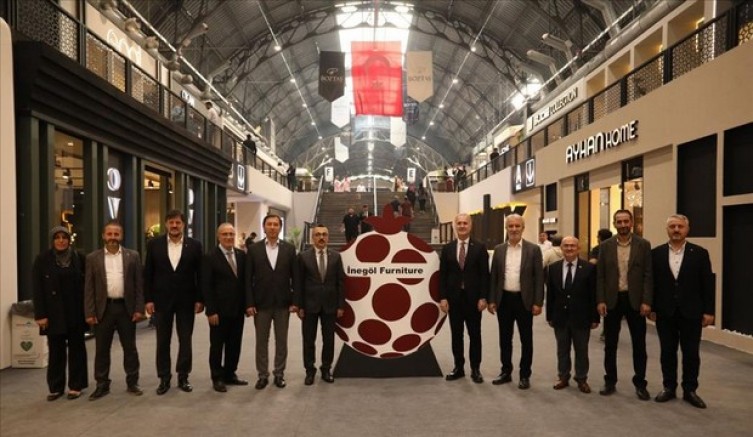 İnegöl’de Mobilya Şöleni Devam Ediyor